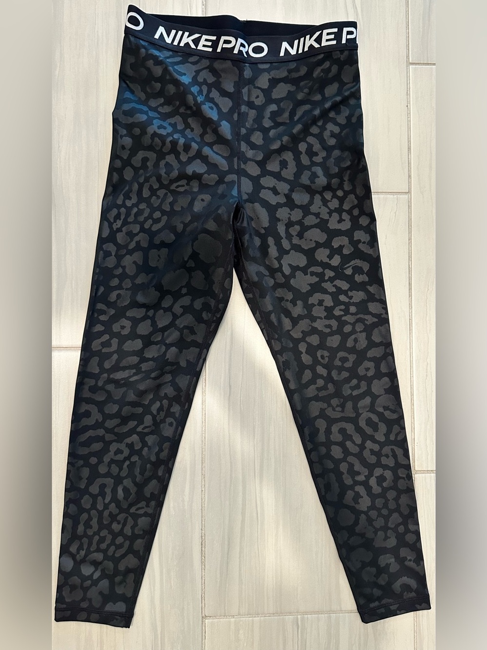 Women’s Size Medium Nike Pro Black Leopard-Print Leggings